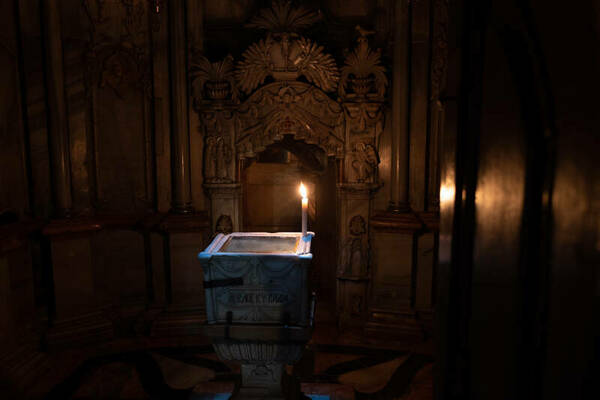 Tomb of Chirst, Church of the Holy Sepulchre, Jerusalem (Photo: Nizar Halloun/TEI)